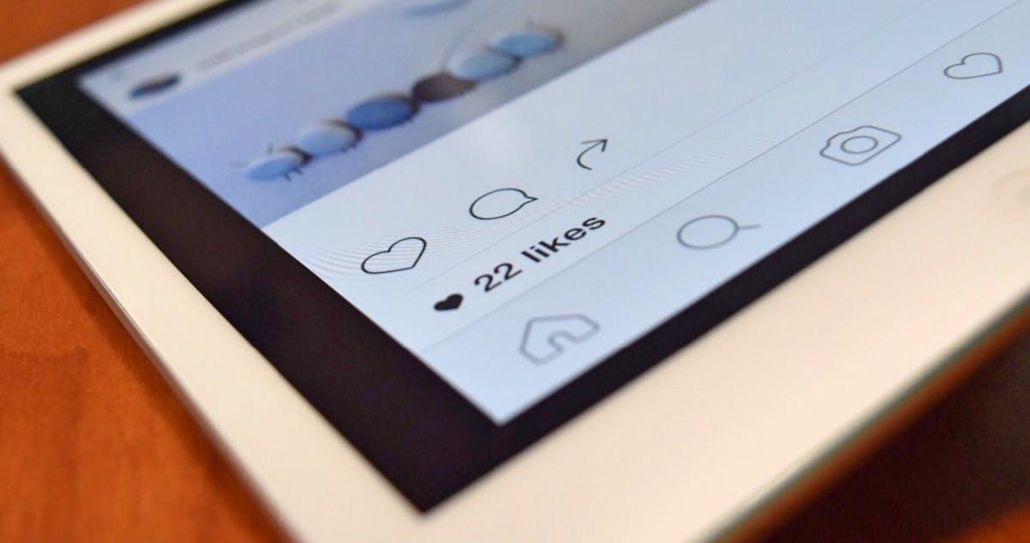 Social Media on Tablet