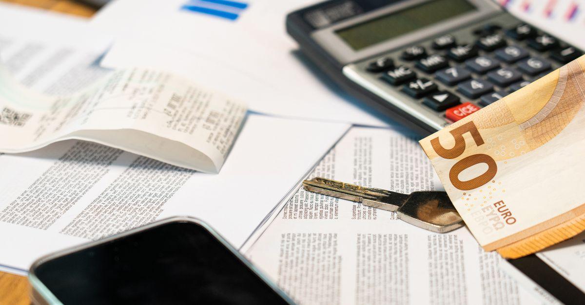 Euro note, calculator and smartphone for budget management